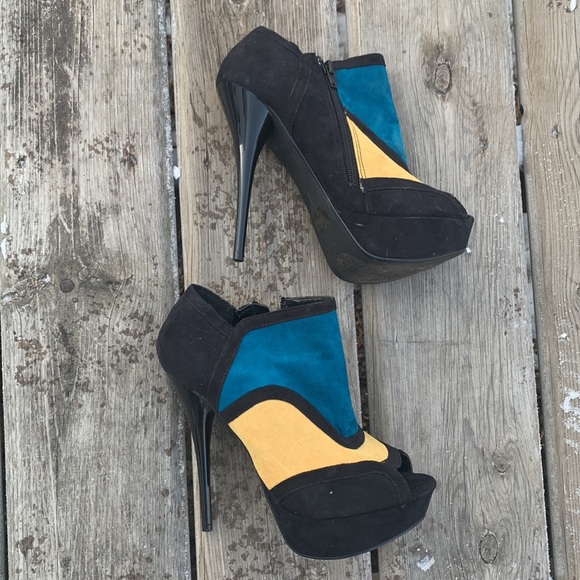 Quipid Stiletto Peep toe Heels - Picture 3 of 10